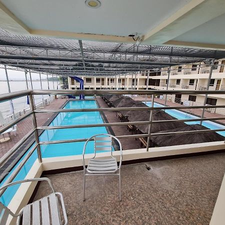 La Primera Grande Beach Resort Roxas  Exterior photo