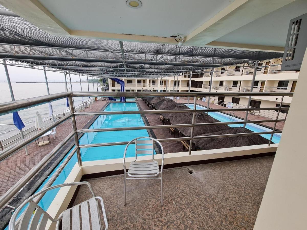 La Primera Grande Beach Resort Roxas  Exterior photo